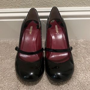 Black patent Mary Jane pumps, size 8